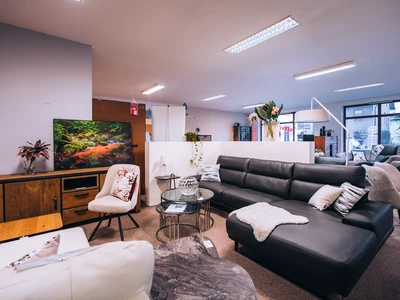 Sedací souprava COLORADO od České firmy SOFANOVA - tato pohodlná, ležérní a elegantní sedací souprava je k dostání jak v kůži tak v látce, mnoha možných sestavách a možností aretace zádových opěrek 